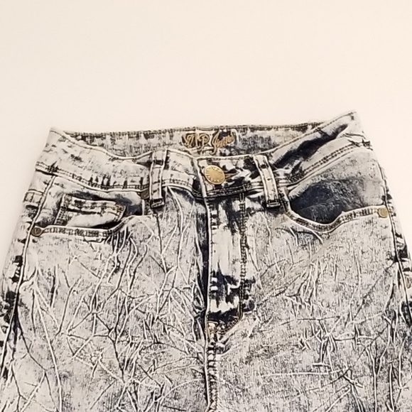 Stonewashed V.I.P. Jeans - Picture 5 of 6